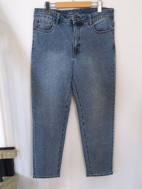 PARASUCO | Women's Light/Med Wash 5-Pocket Straight Leg Jeans